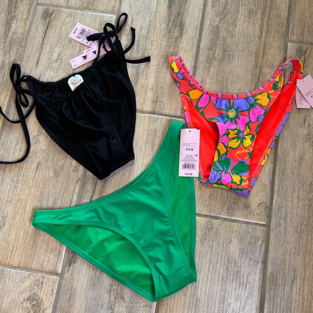 Wild Fable Black Green Floral Beach Vacation Swimsuit Bikini Bottom Small NWT